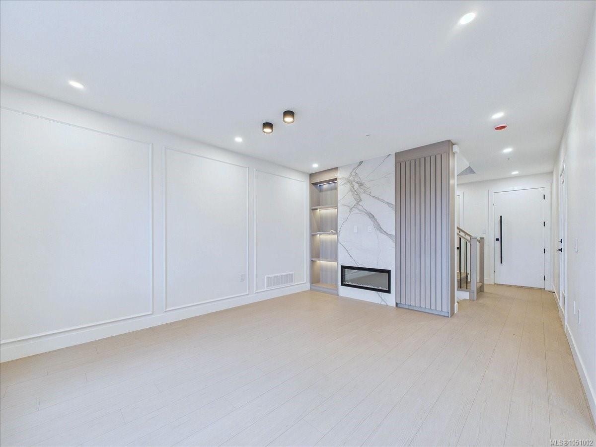 2111 Kingbird Dr — listing photo 11 of 52
