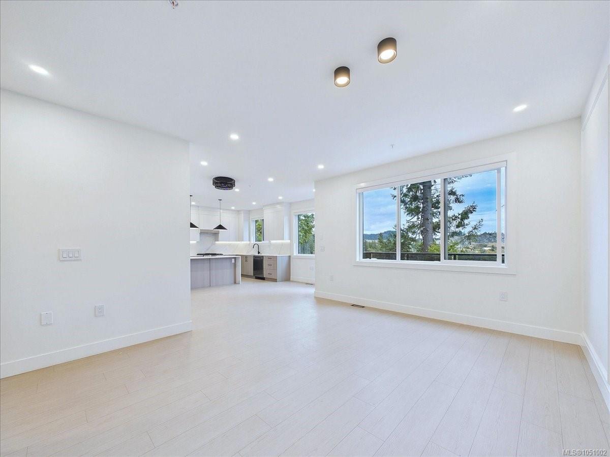 2111 Kingbird Dr — listing photo 12 of 52