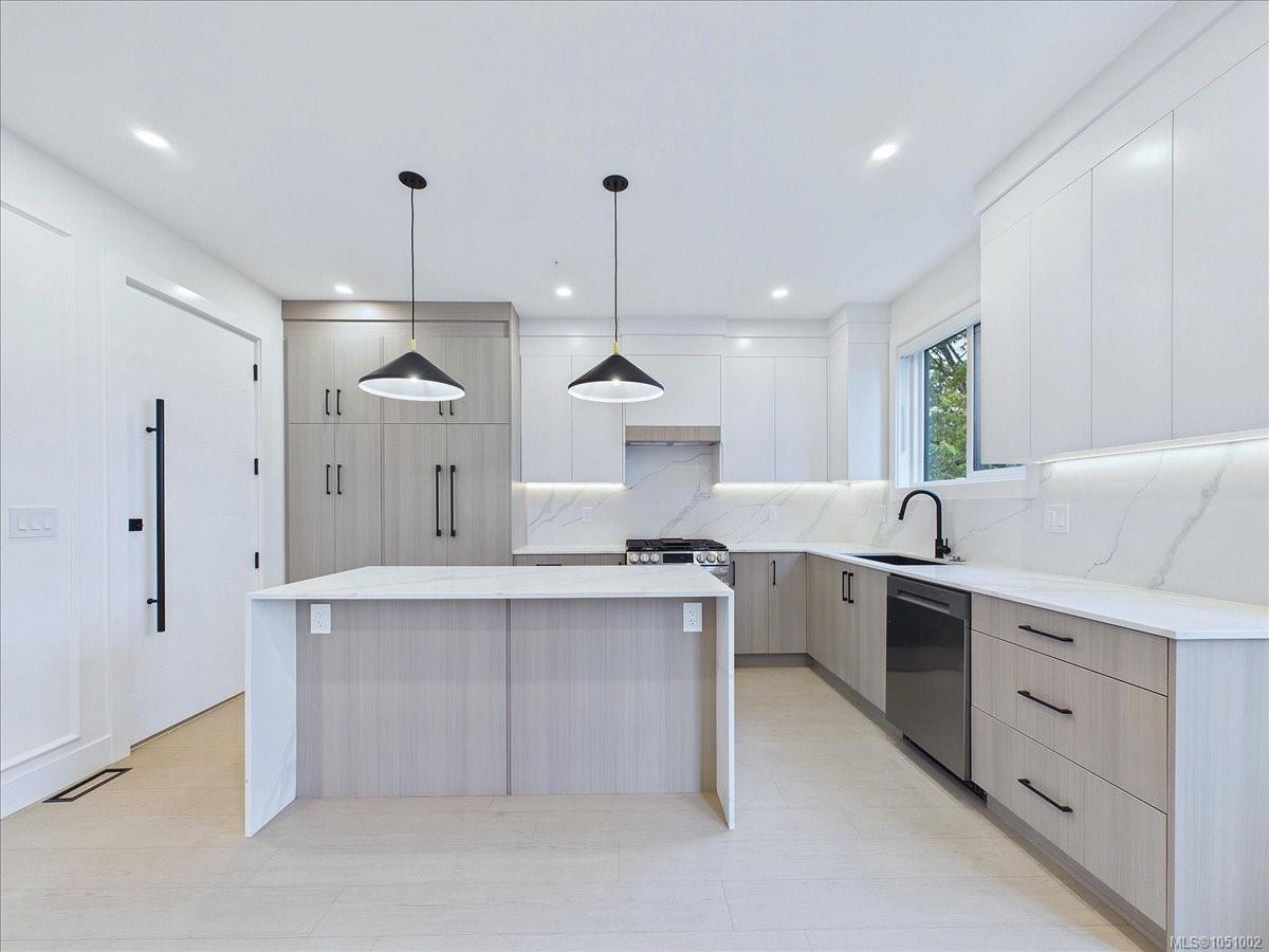 2111 Kingbird Dr — listing photo 14 of 52