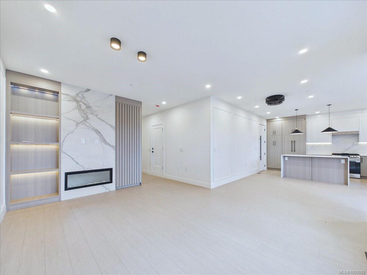 2111 Kingbird Dr — listing photo 9 of 52