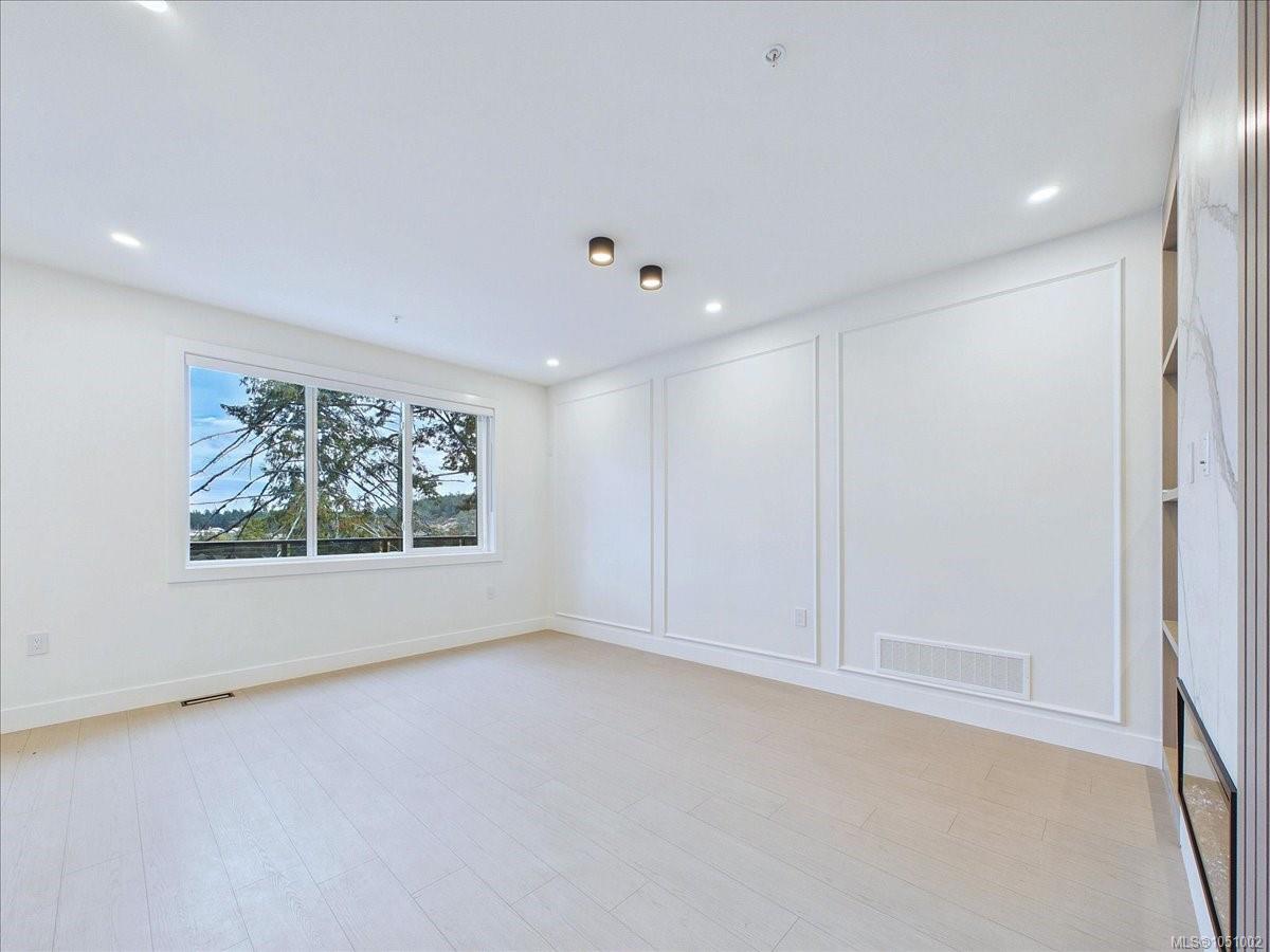 2111 Kingbird Dr — listing photo 10 of 52