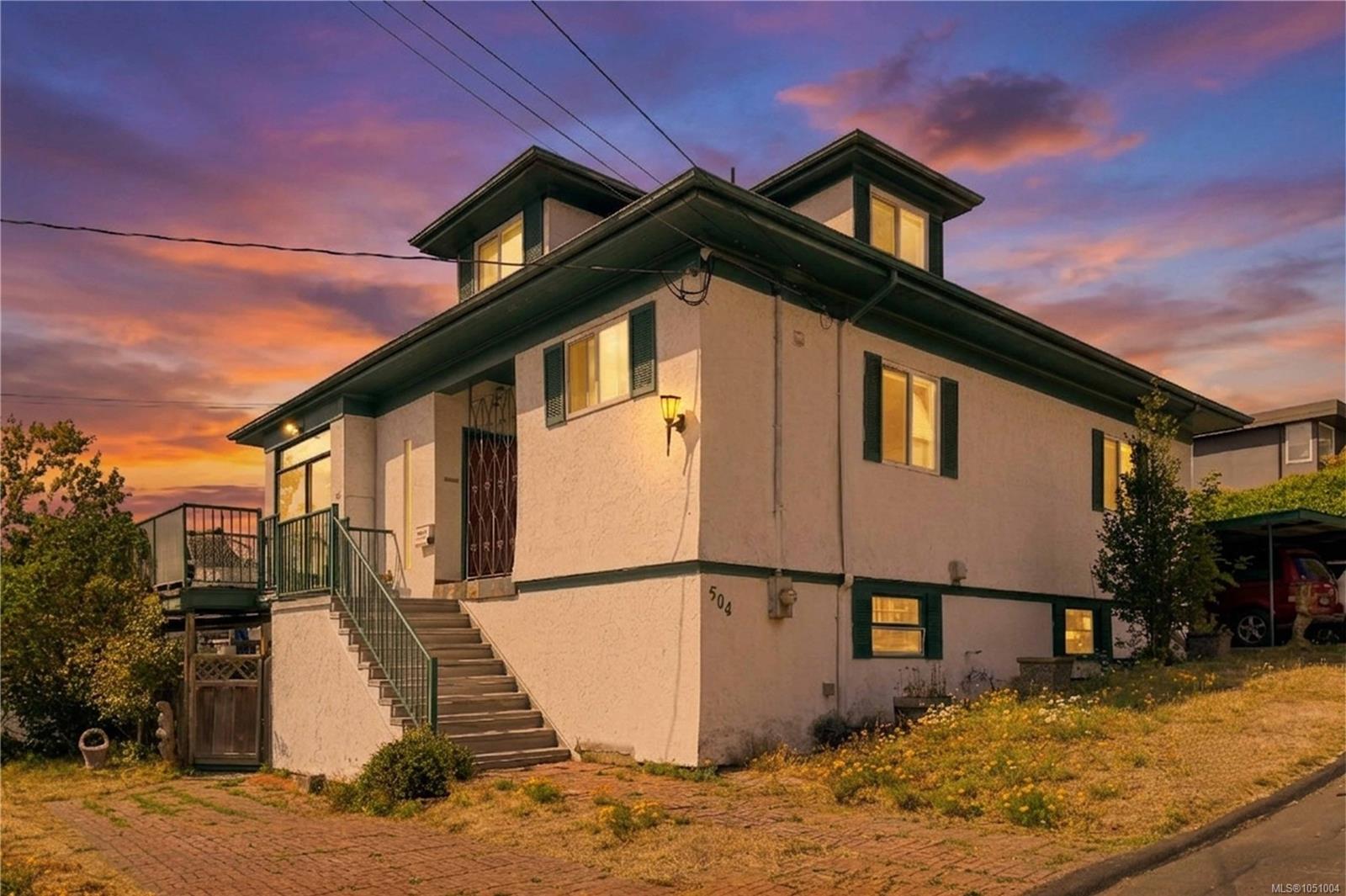 504 Wilson St — listing photo 3 of 65