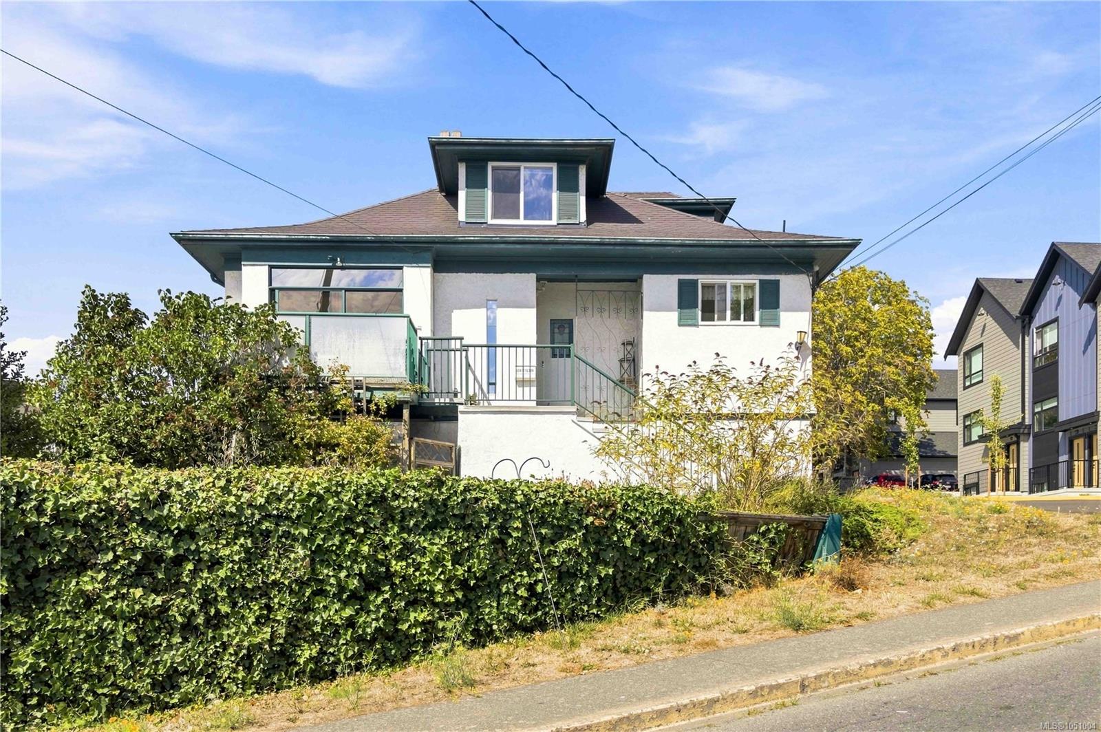 504 Wilson St — listing photo 4 of 65
