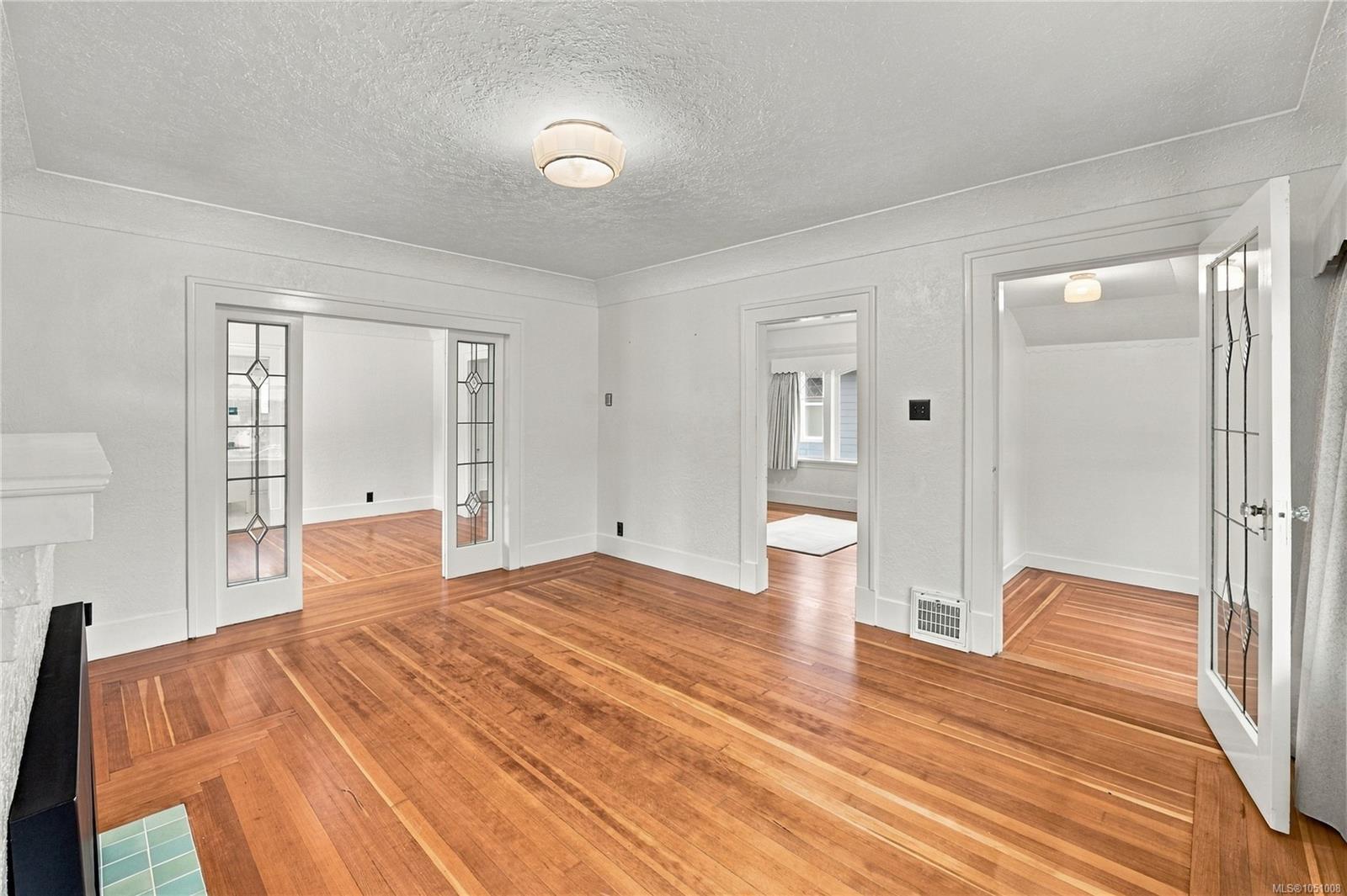 432 Buller St — listing photo 11 of 29