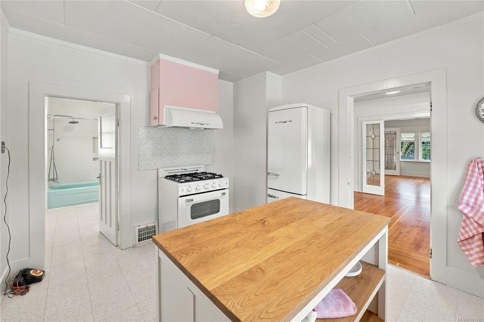 432 Buller St — listing photo 13 of 29