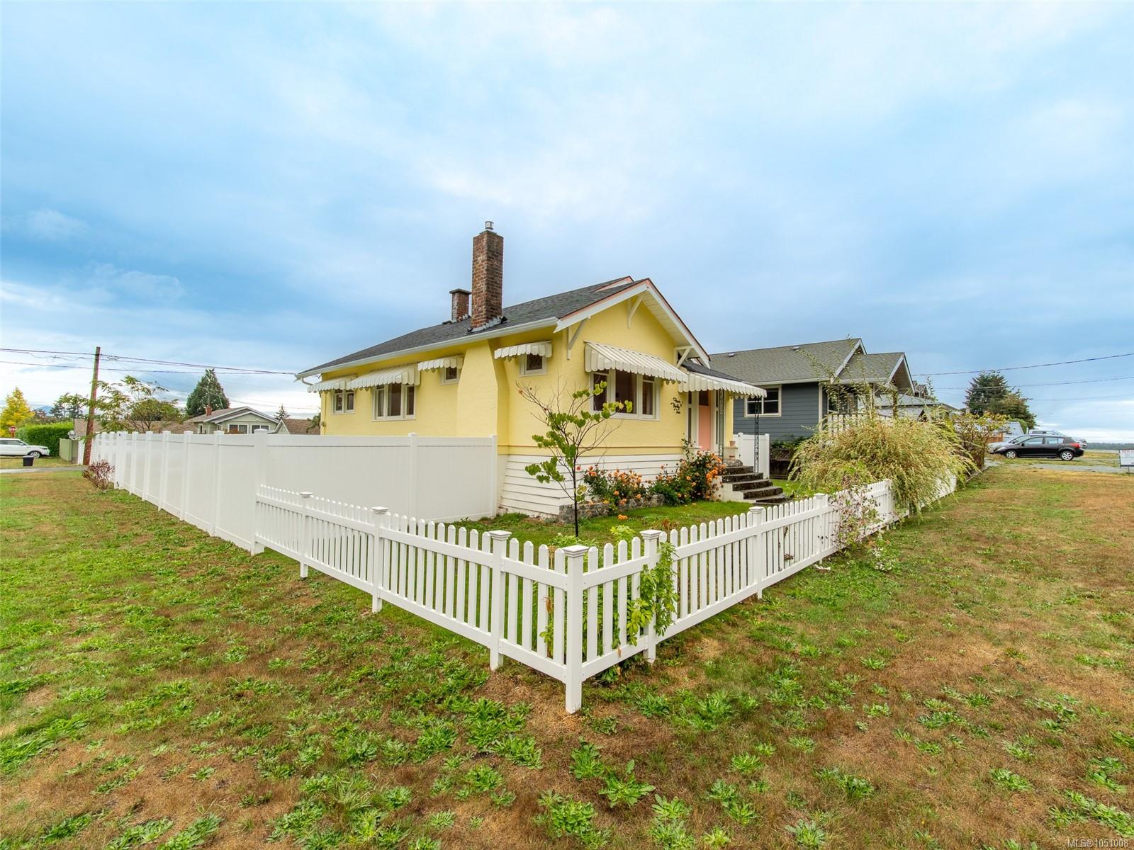 432 Buller St — listing photo 3 of 29