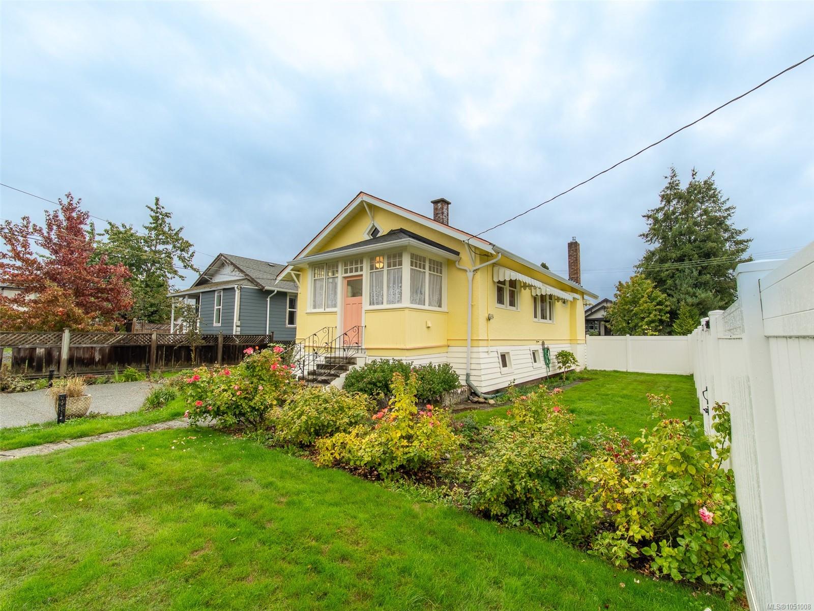 432 Buller St — listing photo 4 of 29