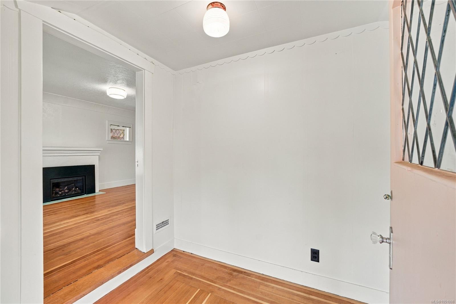 432 Buller St — listing photo 6 of 29