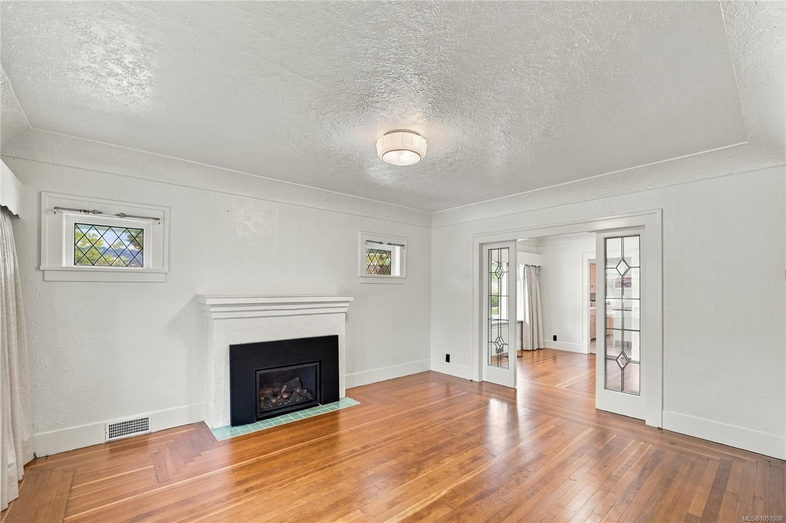 432 Buller St — listing photo 7 of 29
