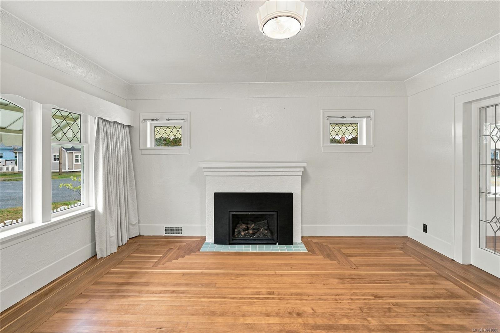 432 Buller St — listing photo 8 of 29