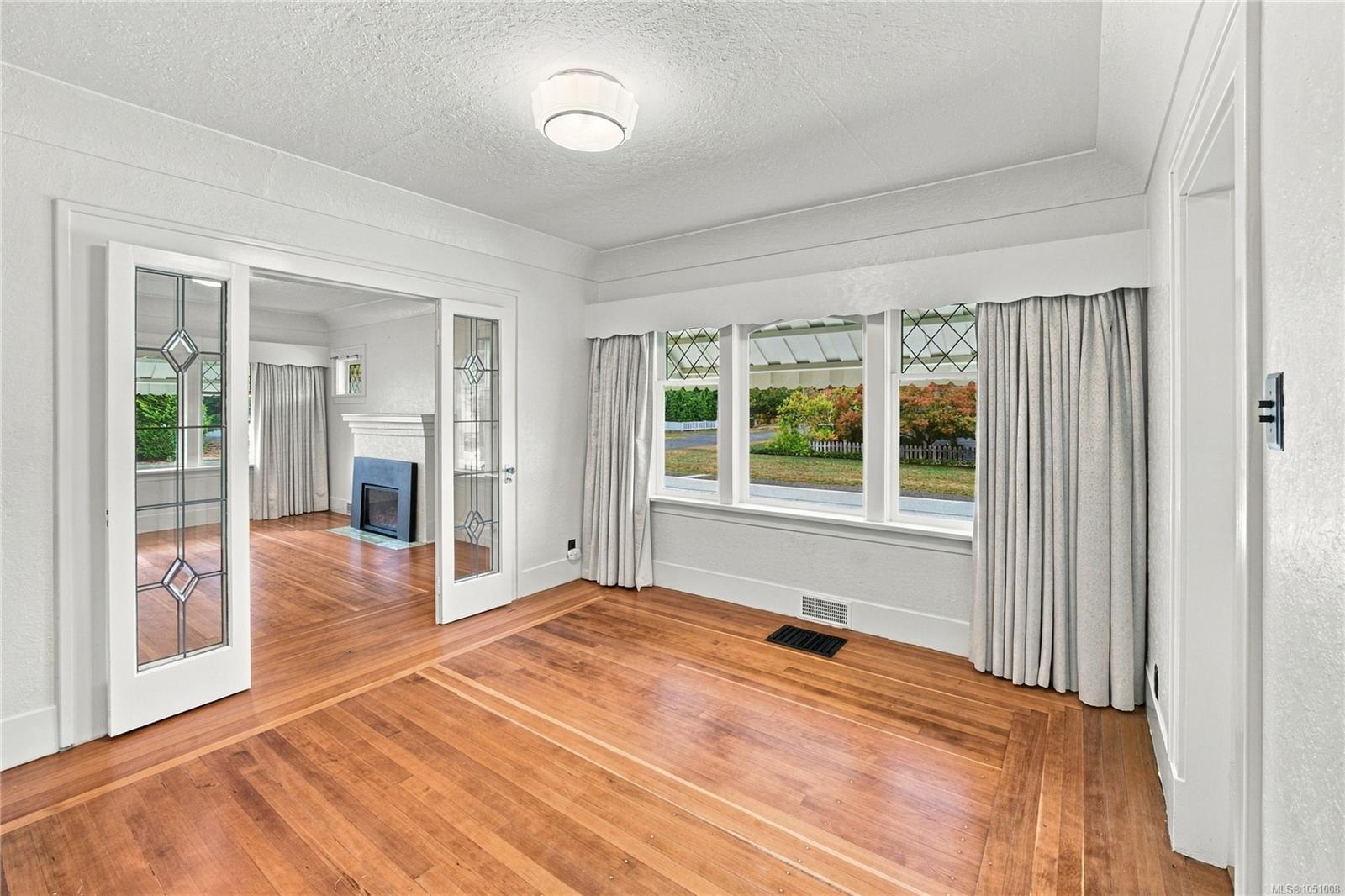 432 Buller St — listing photo 9 of 29