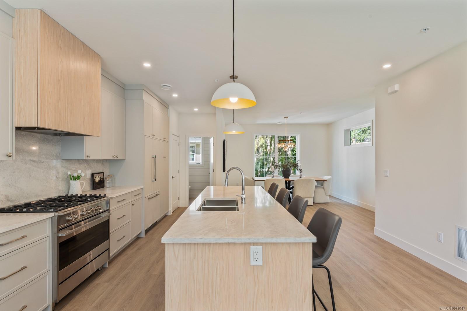 107-2770 Vantilburg Cres — listing photo 7 of 33
