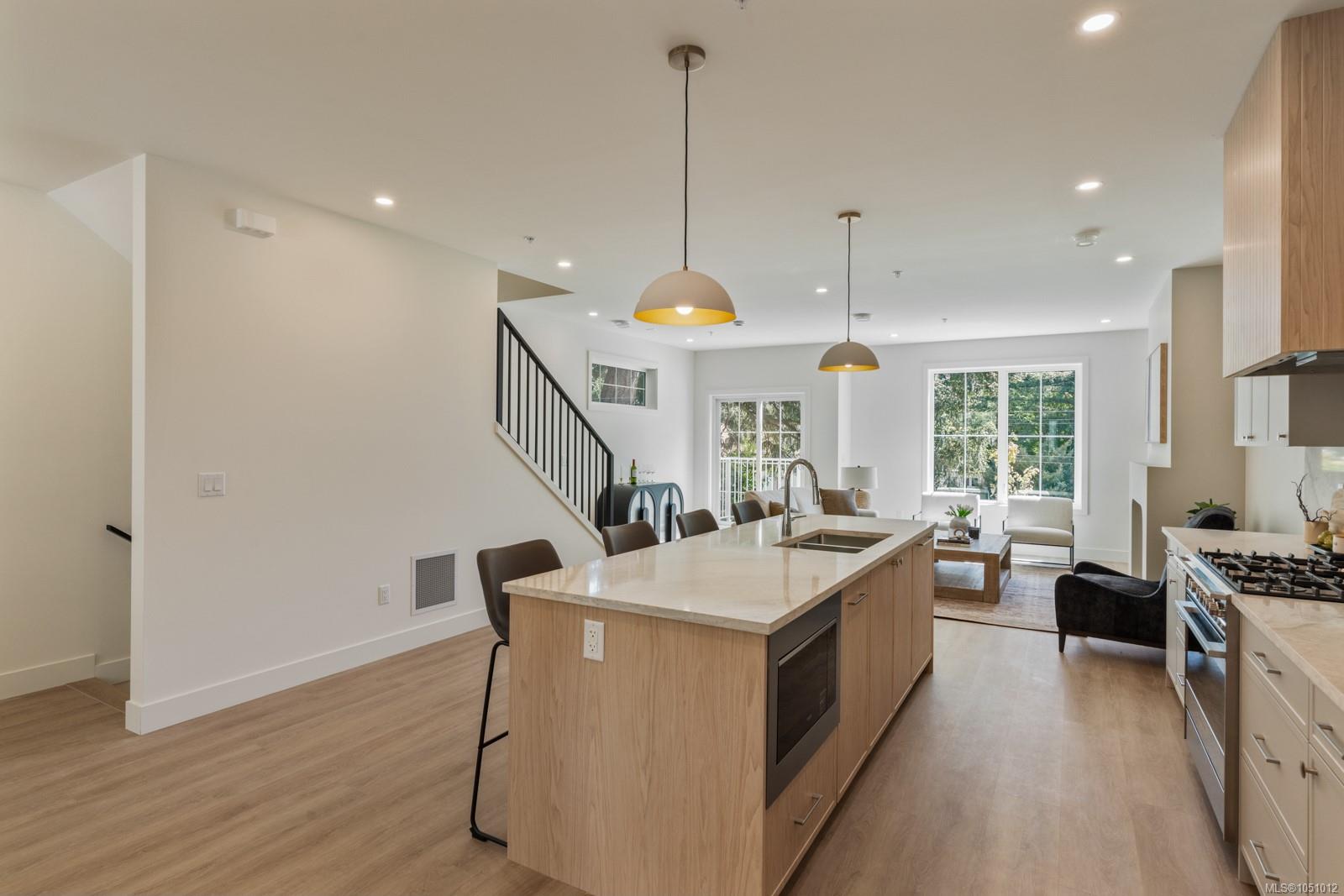 107-2770 Vantilburg Cres — listing photo 9 of 33