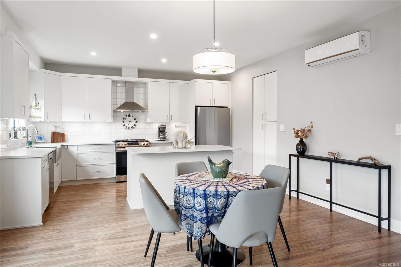 2923 Constellation Ave — listing photo 14 of 55