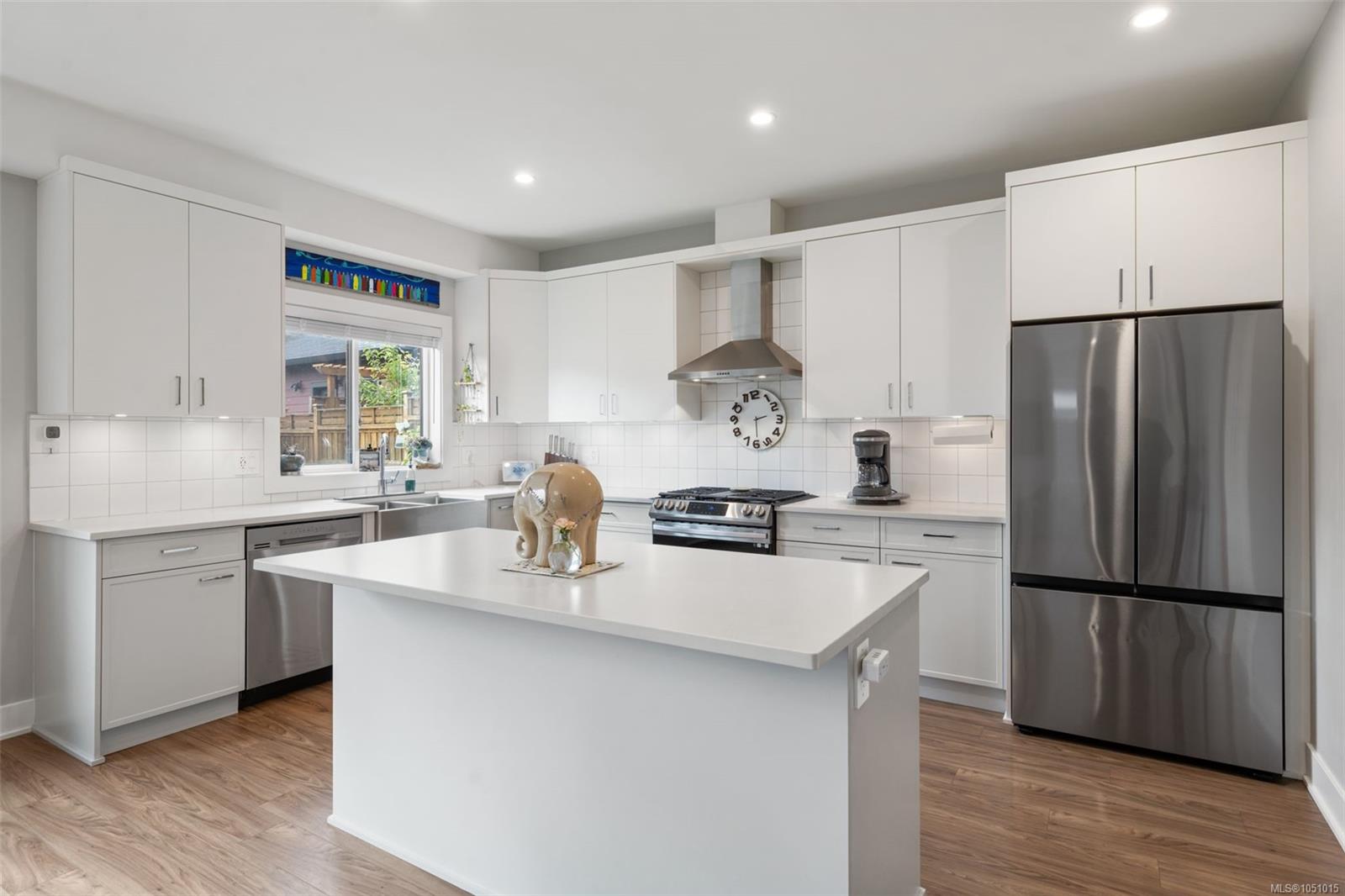 2923 Constellation Ave — listing photo 10 of 55