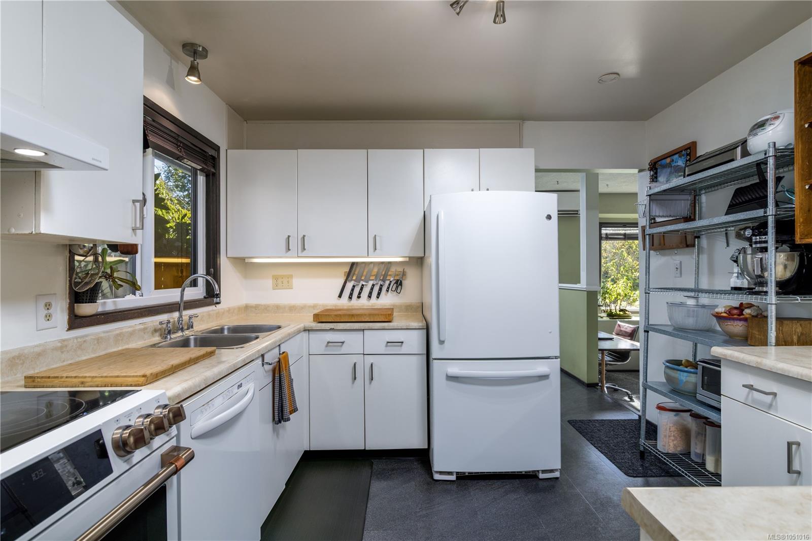 520 Elizabeth Ann Dr — listing photo 10 of 29