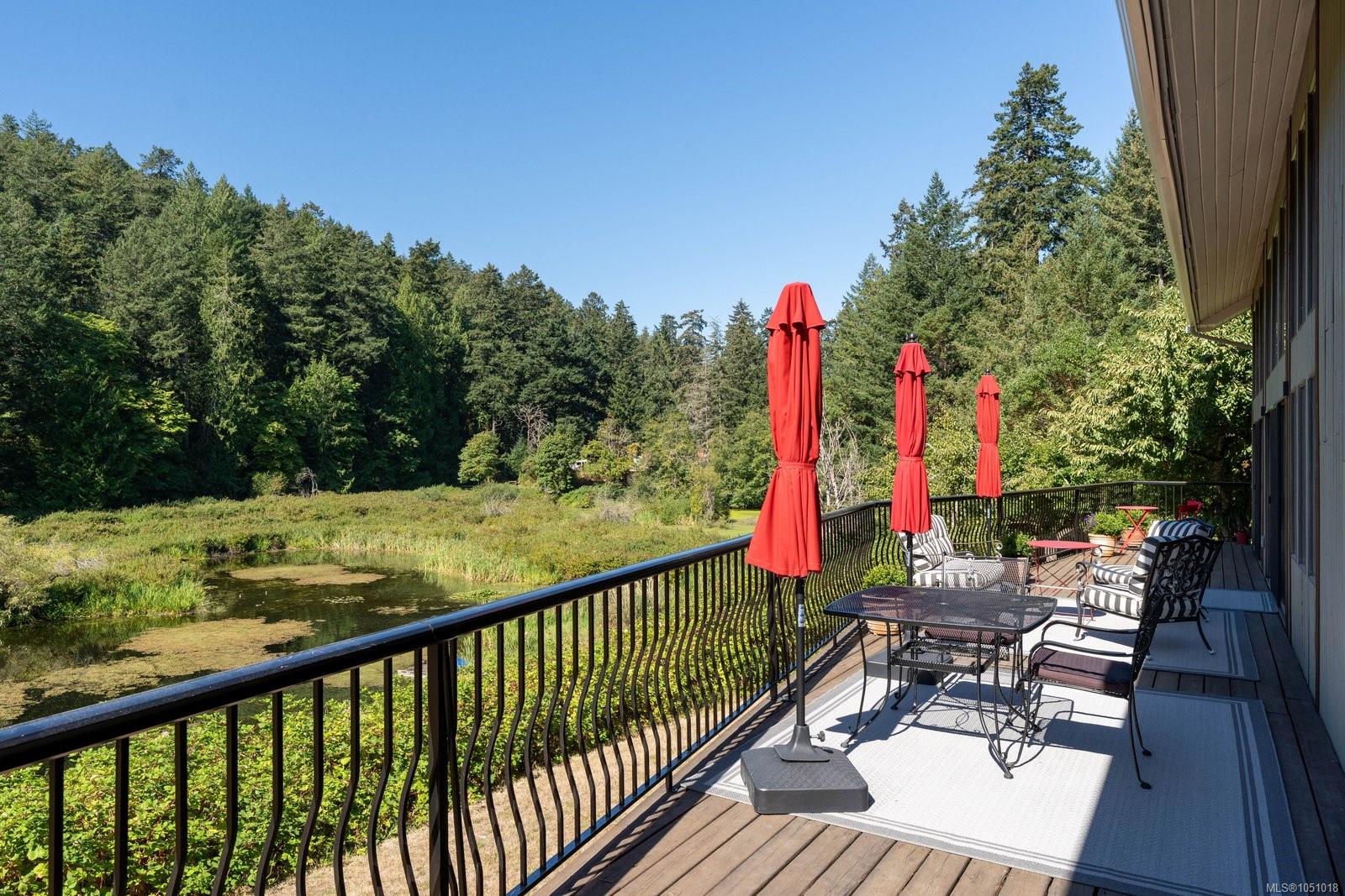 5320 Old West Saanich Rd — listing photo 4 of 28