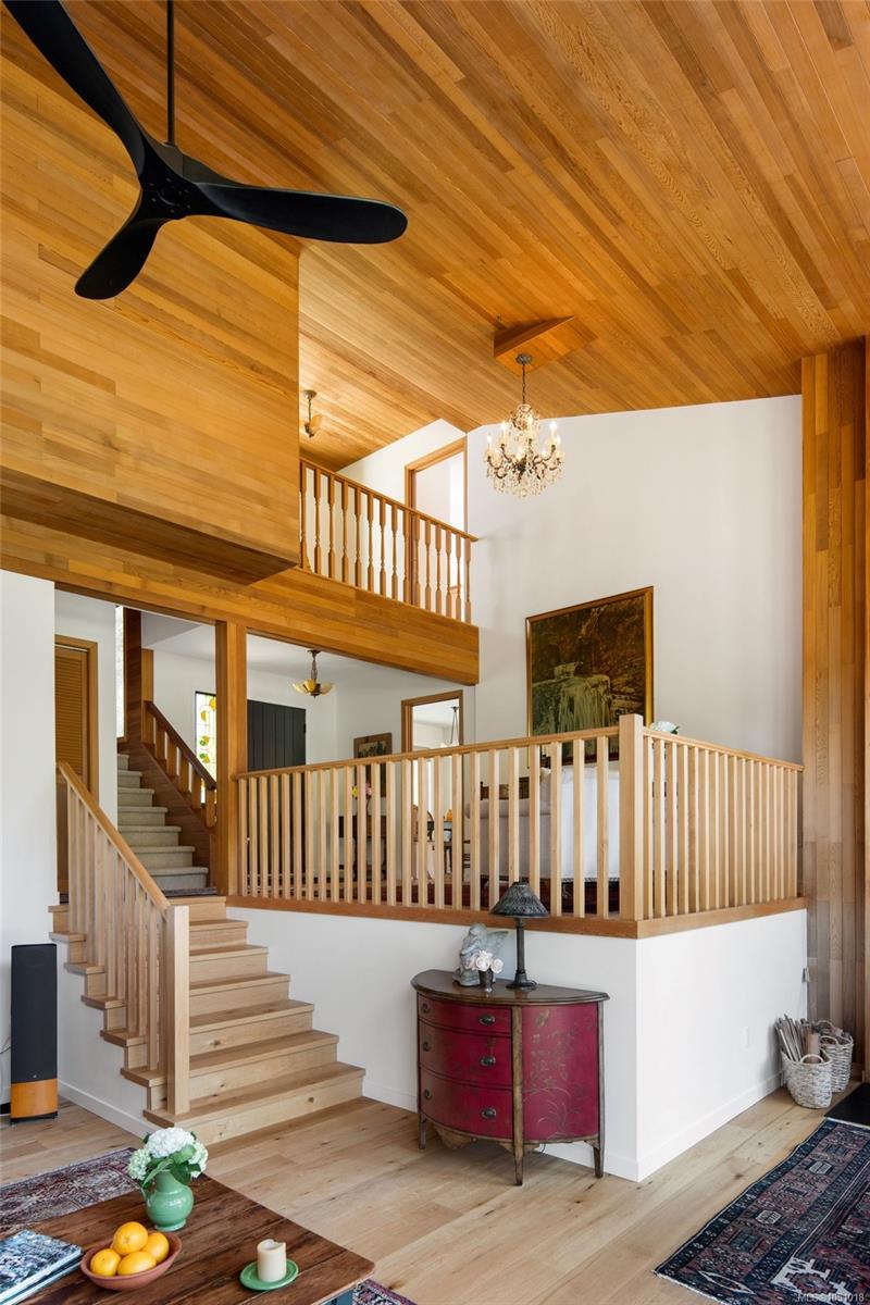 5320 Old West Saanich Rd — listing photo 8 of 28