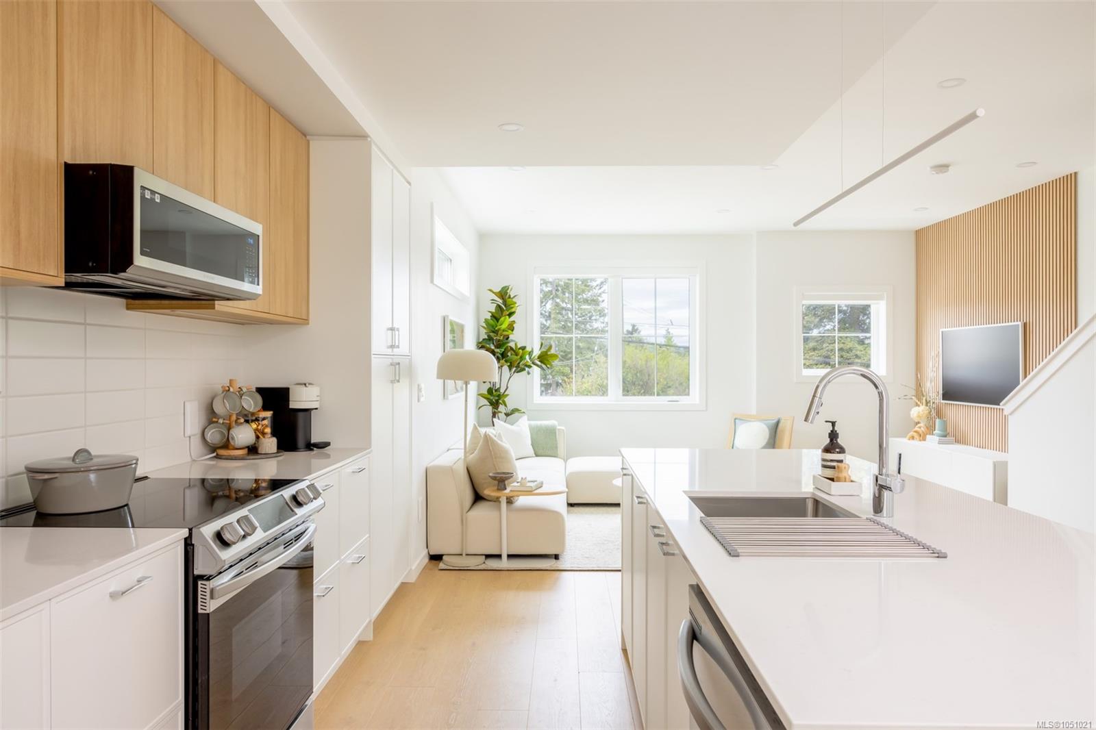 TH6-3450 Whittier Ave — listing photo 3 of 28