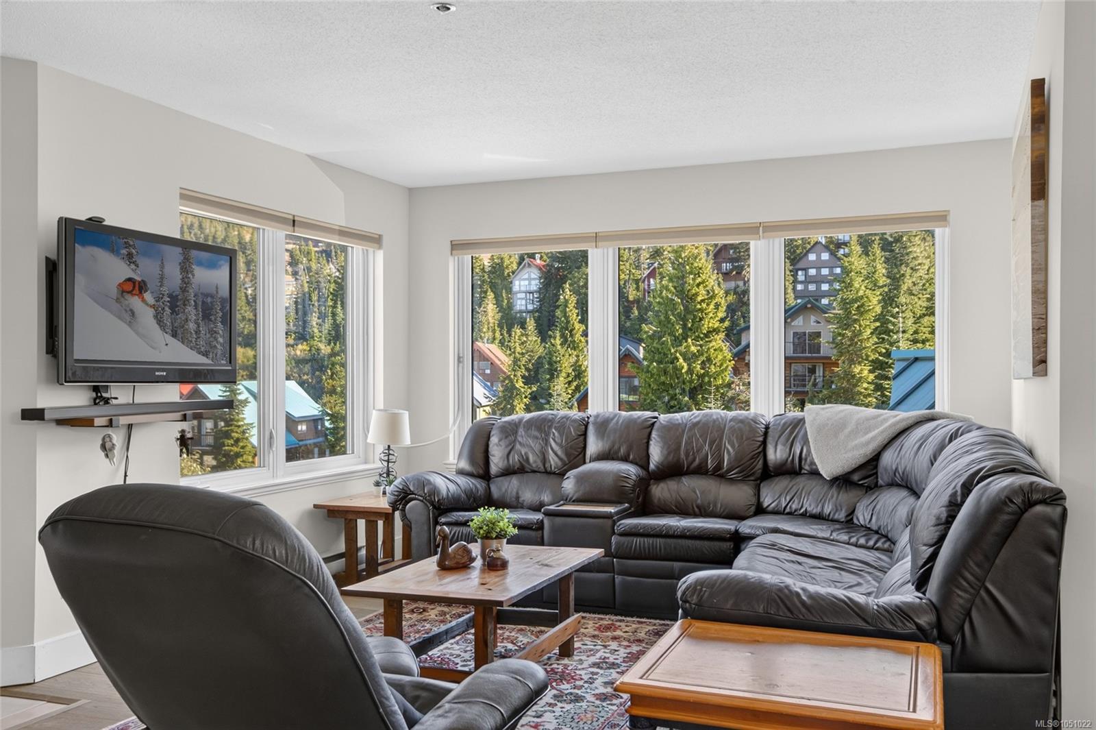 108-1320 Henry Rd — listing photo 3 of 57