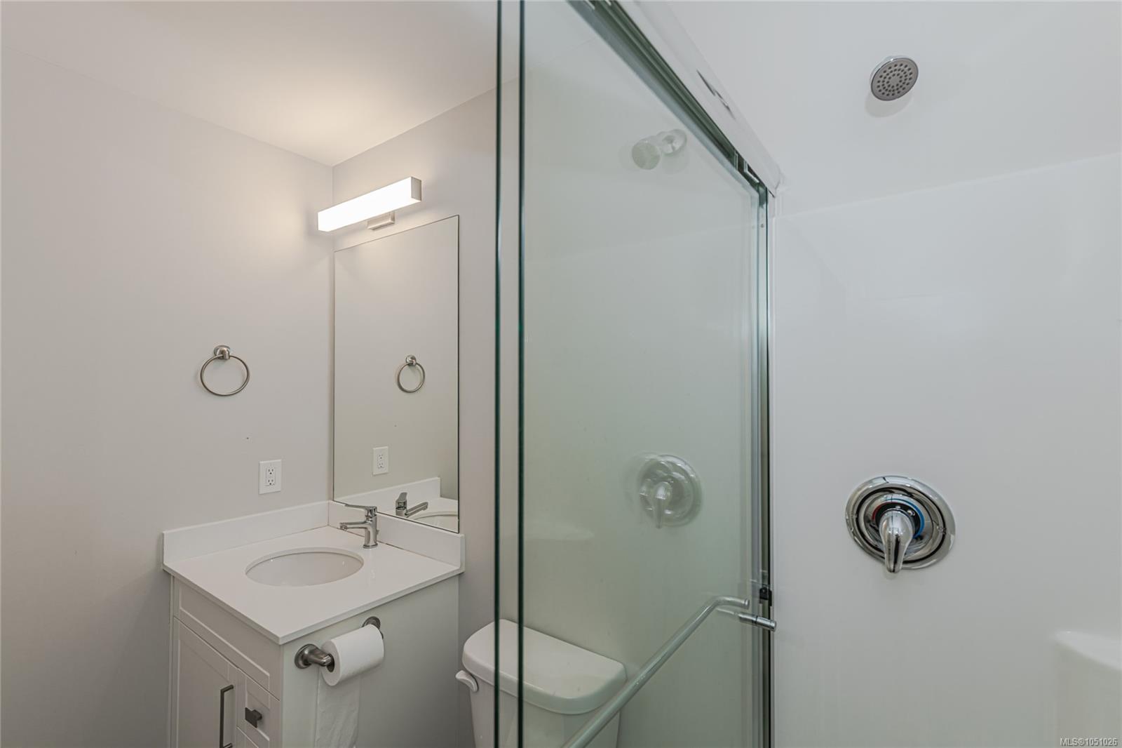 216-2843 Jacklin Rd — listing photo 11 of 24