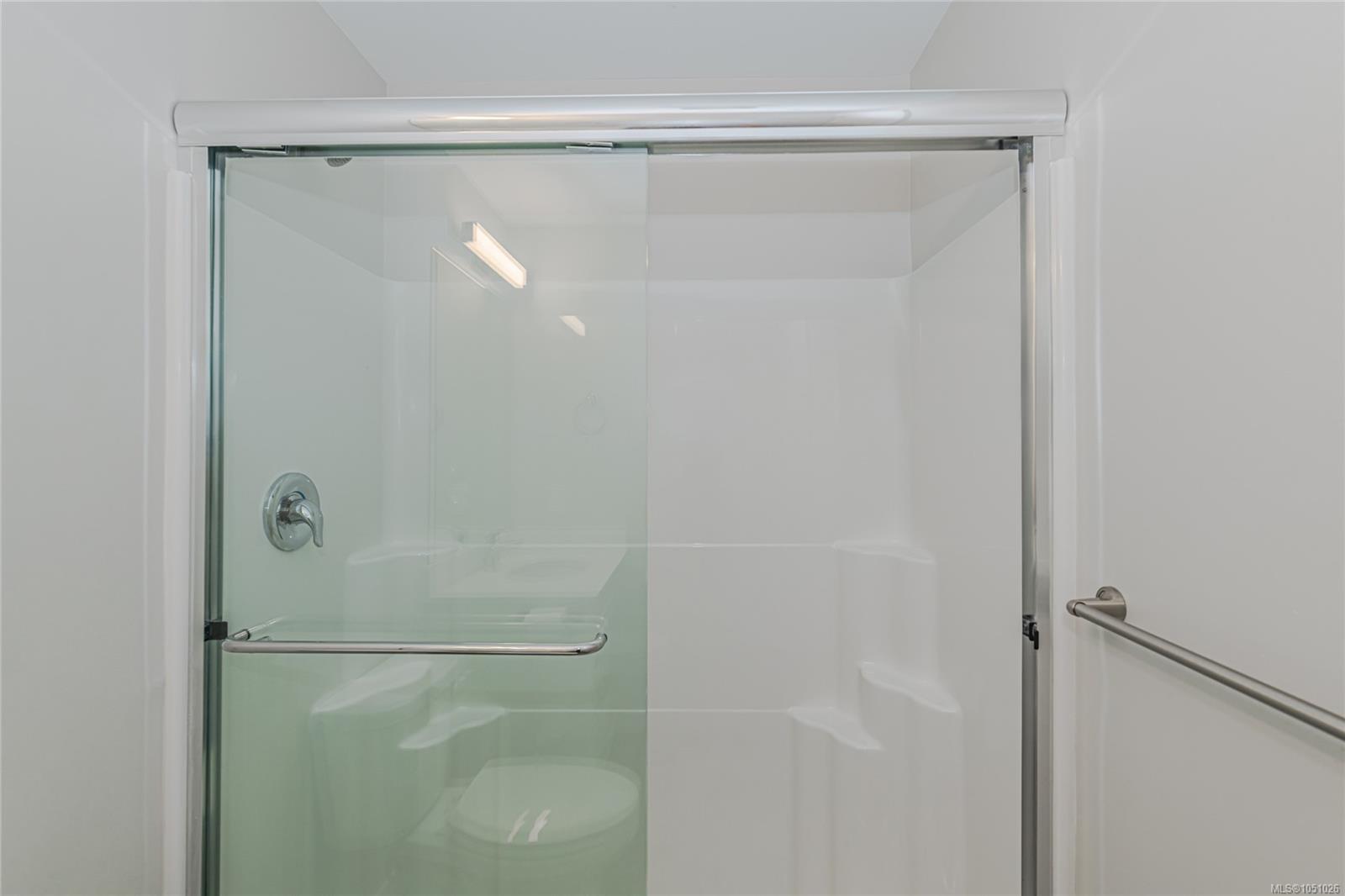 216-2843 Jacklin Rd — listing photo 12 of 24