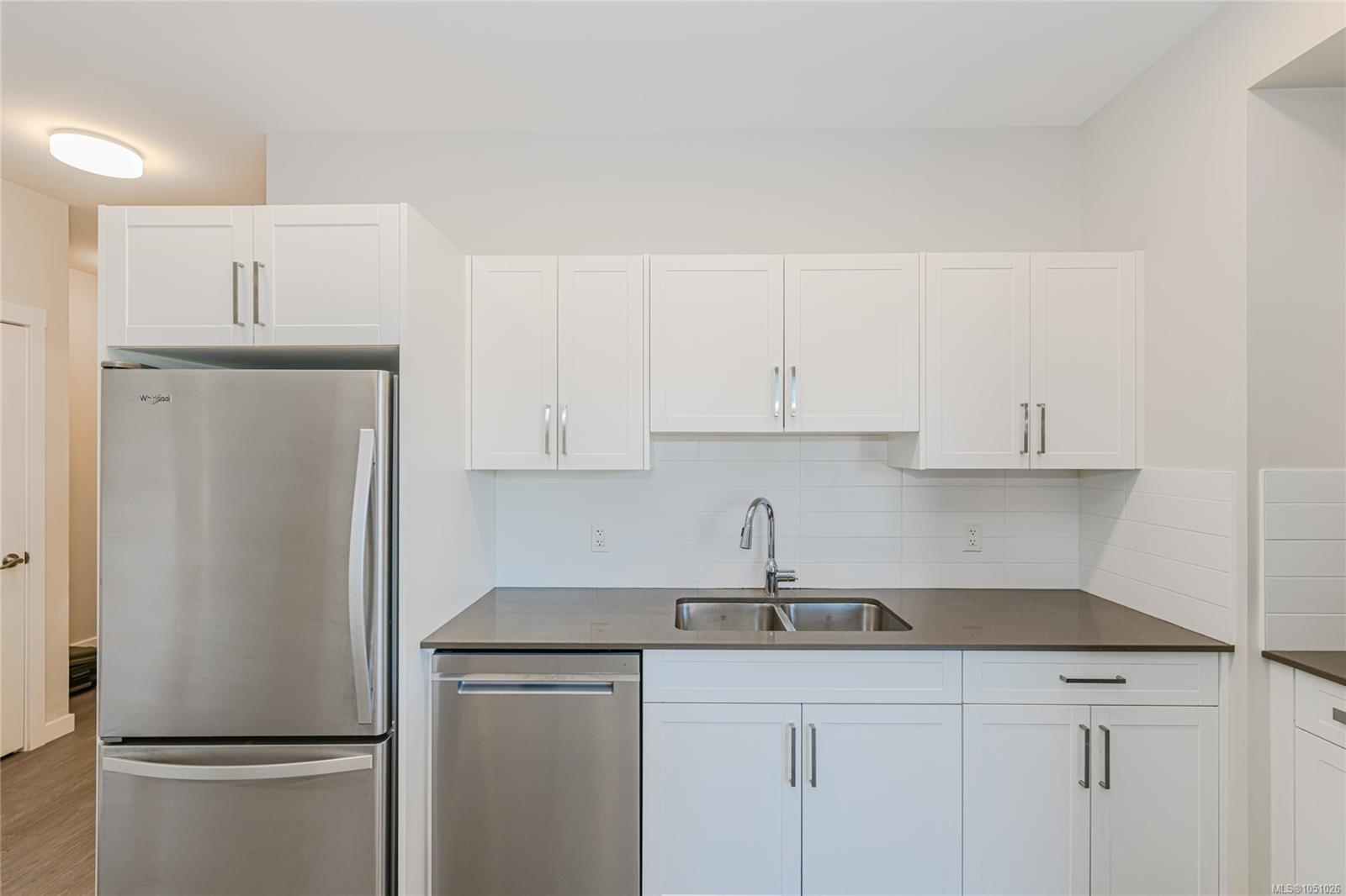 216-2843 Jacklin Rd — listing photo 6 of 24