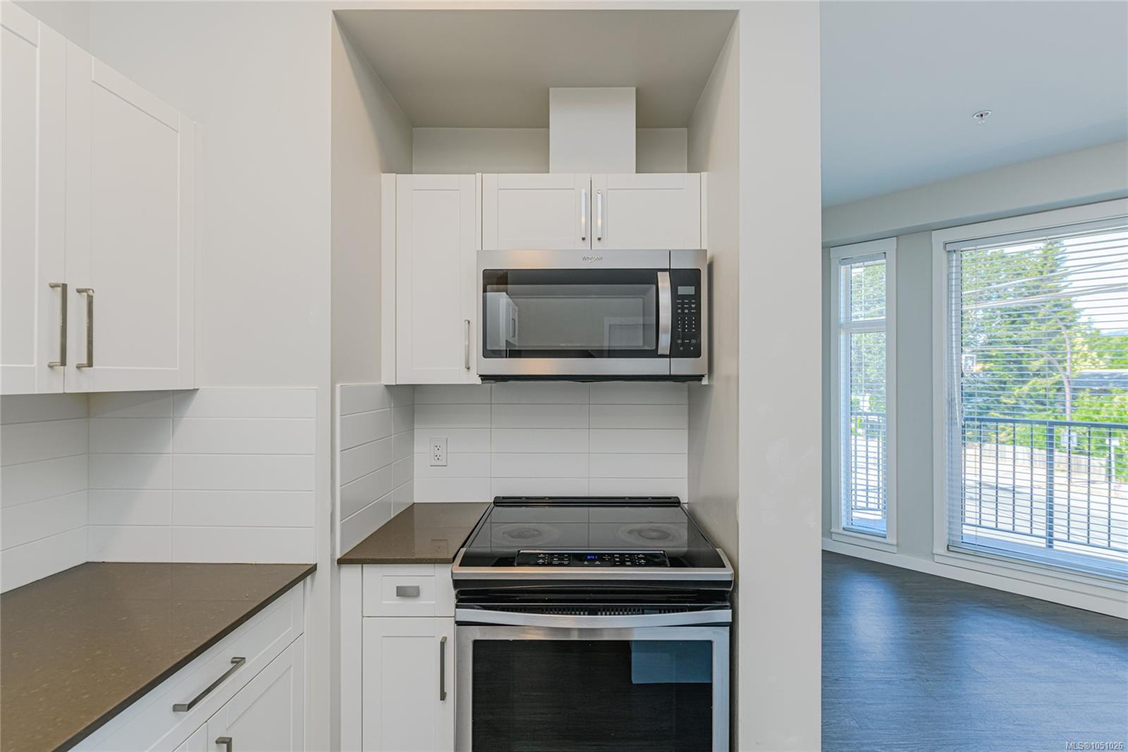 216-2843 Jacklin Rd — listing photo 7 of 24