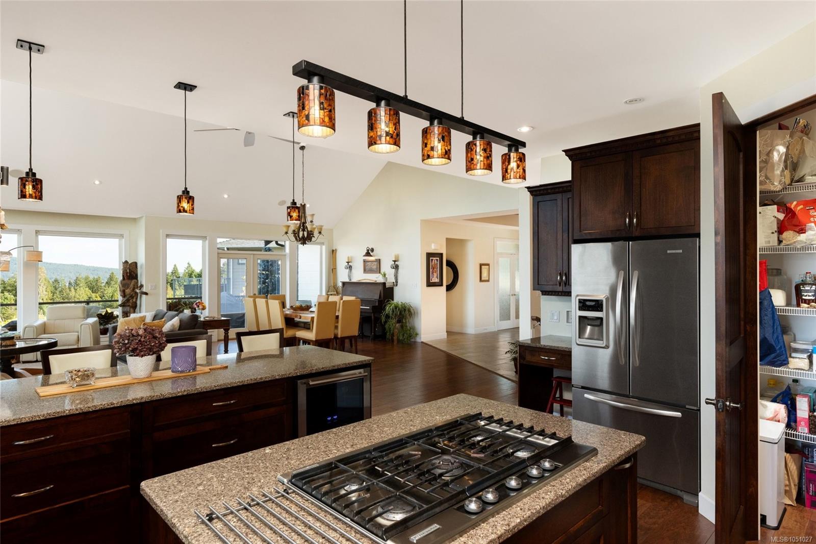 2322 Coopers Hawk Rise — listing photo 11 of 50