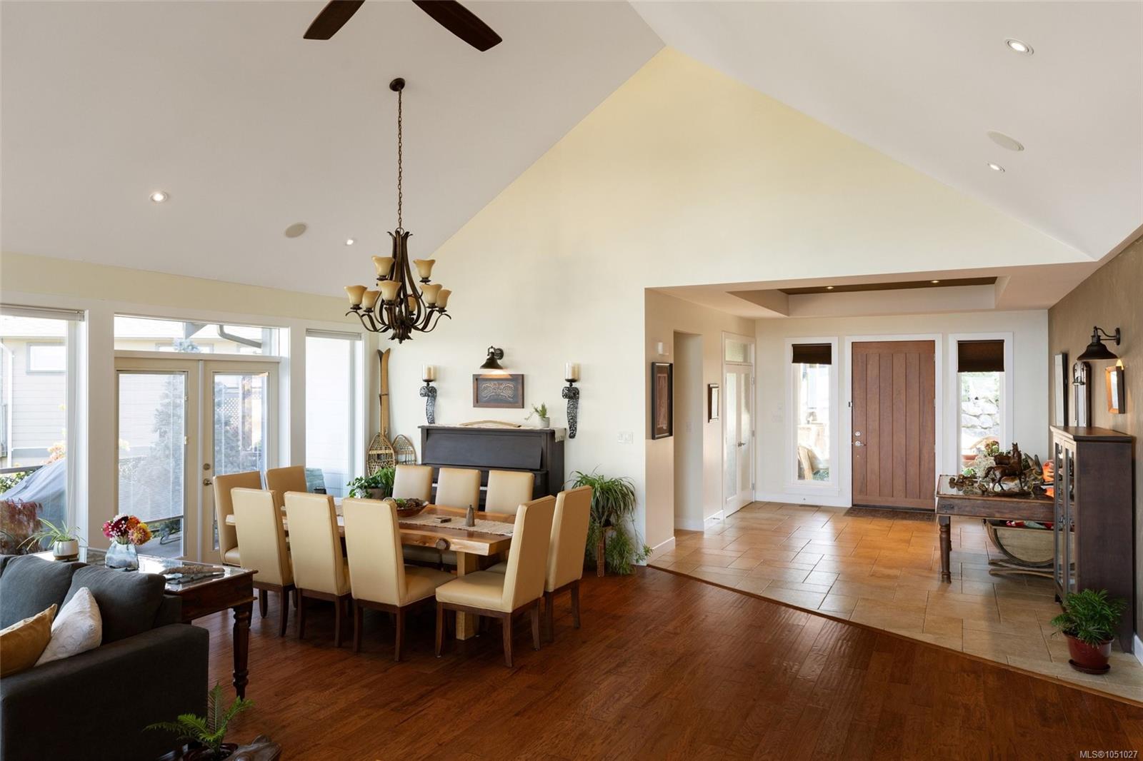 2322 Coopers Hawk Rise — listing photo 13 of 50