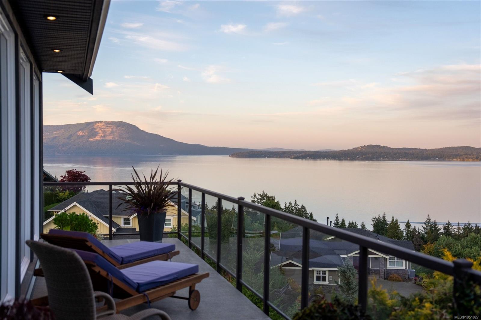 2322 Coopers Hawk Rise — listing photo 4 of 50