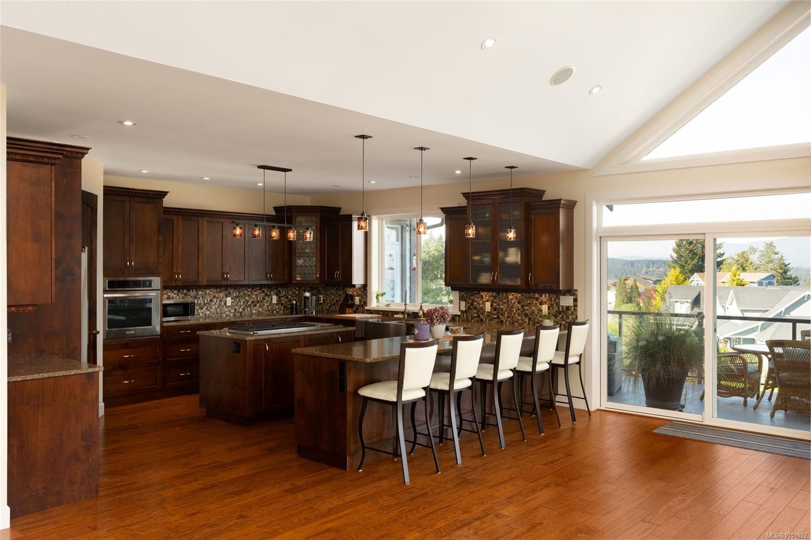 2322 Coopers Hawk Rise — listing photo 9 of 50