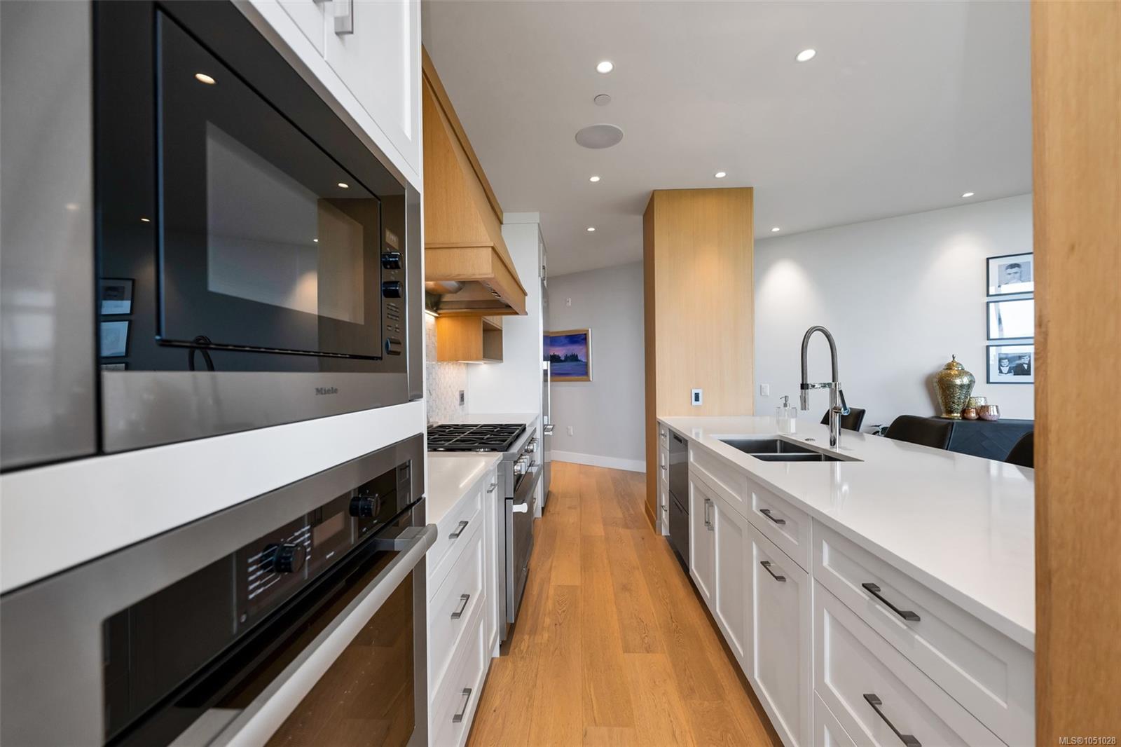 103-5388 Hill Rise Terr — listing photo 13 of 63