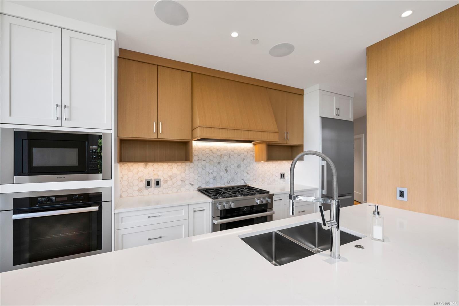 103-5388 Hill Rise Terr — listing photo 14 of 63
