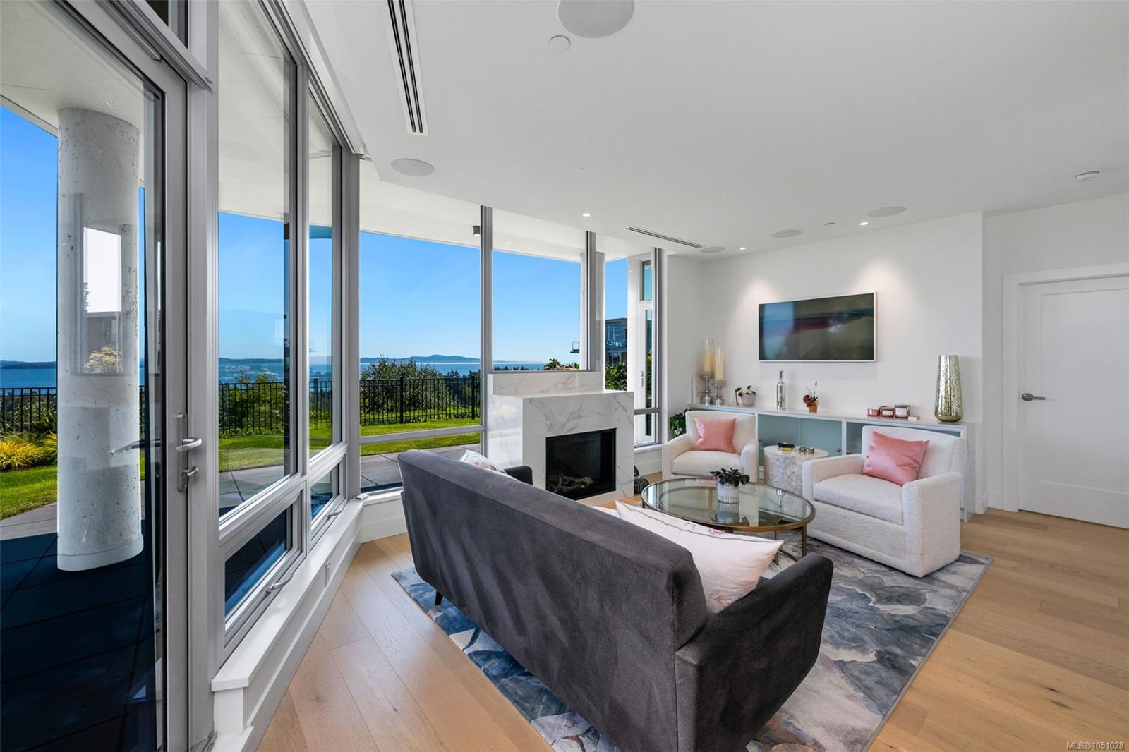 103-5388 Hill Rise Terr — listing photo 4 of 63
