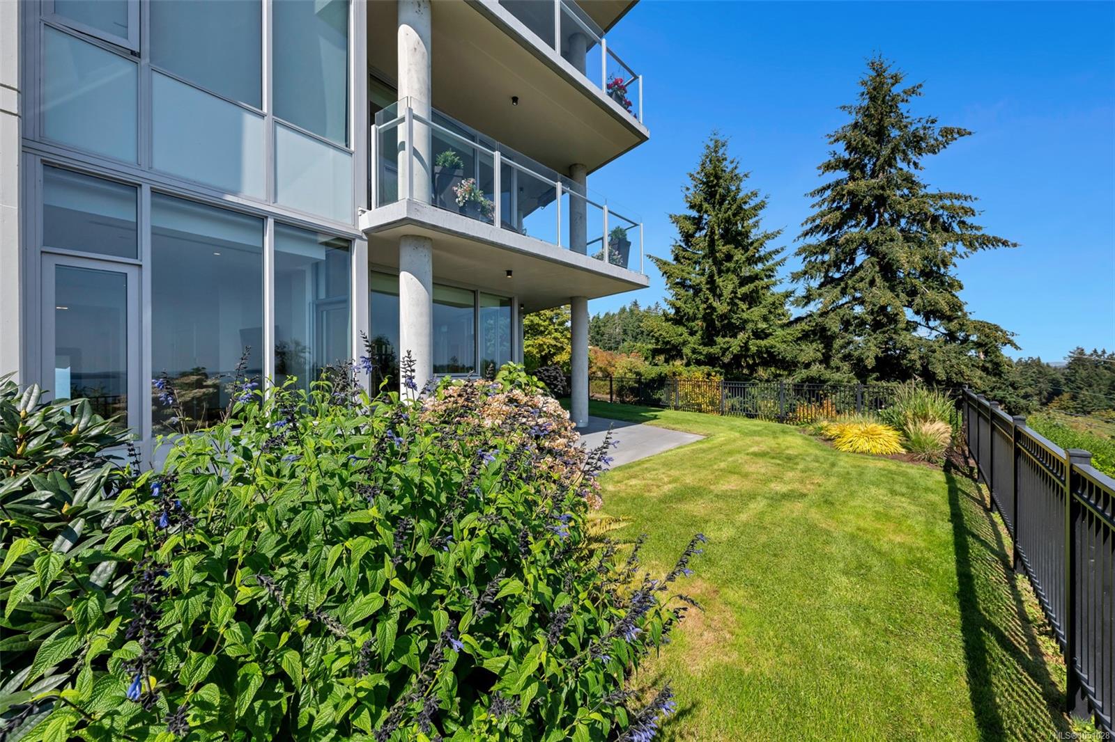 103-5388 Hill Rise Terr — listing photo 7 of 63