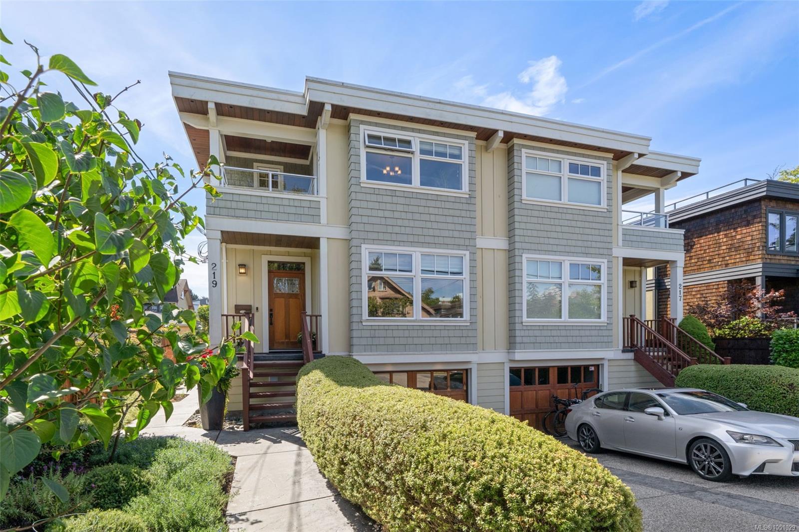 219 Michigan St — listing photo 2 of 46