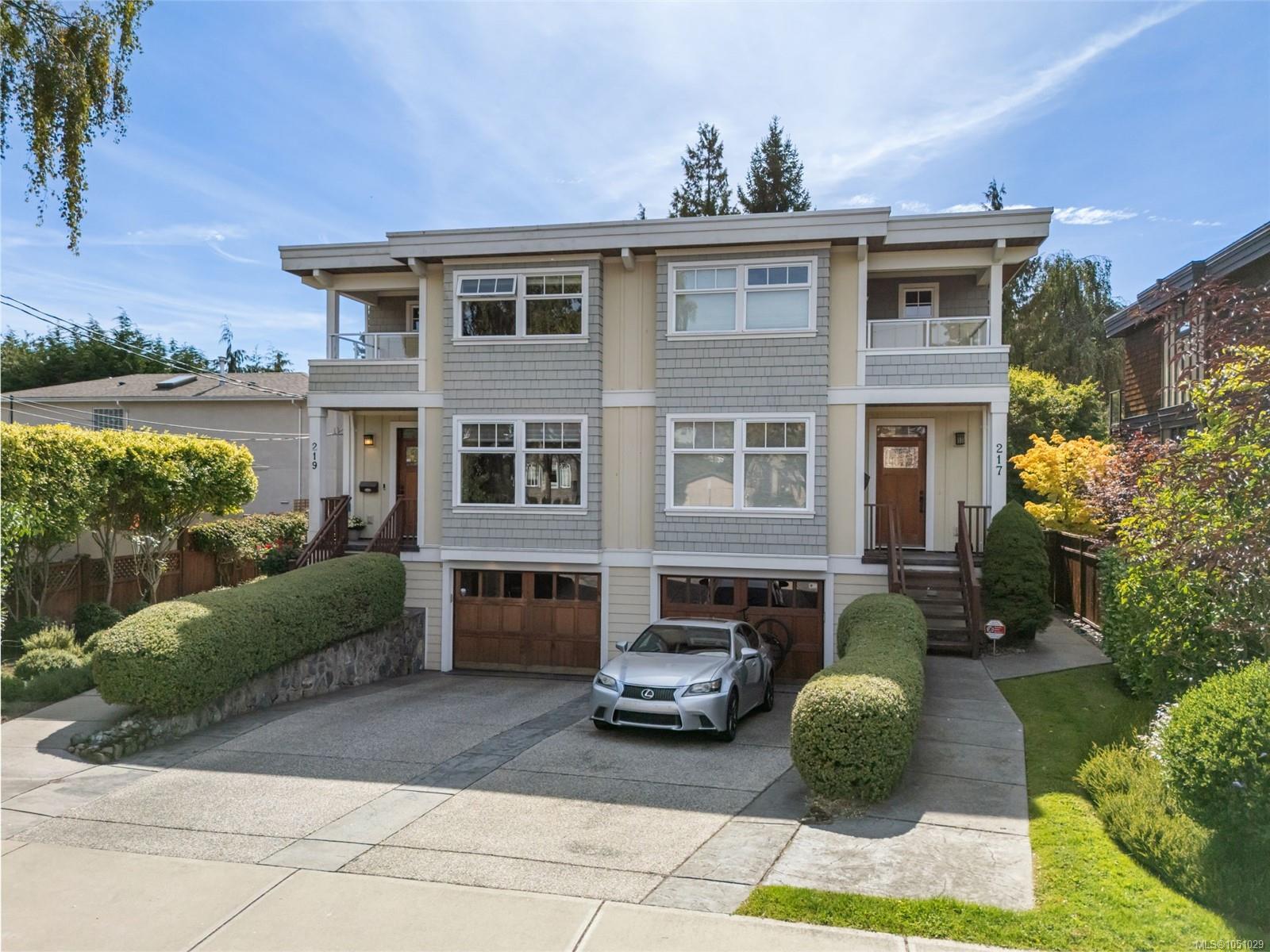 219 Michigan St — listing photo 3 of 46
