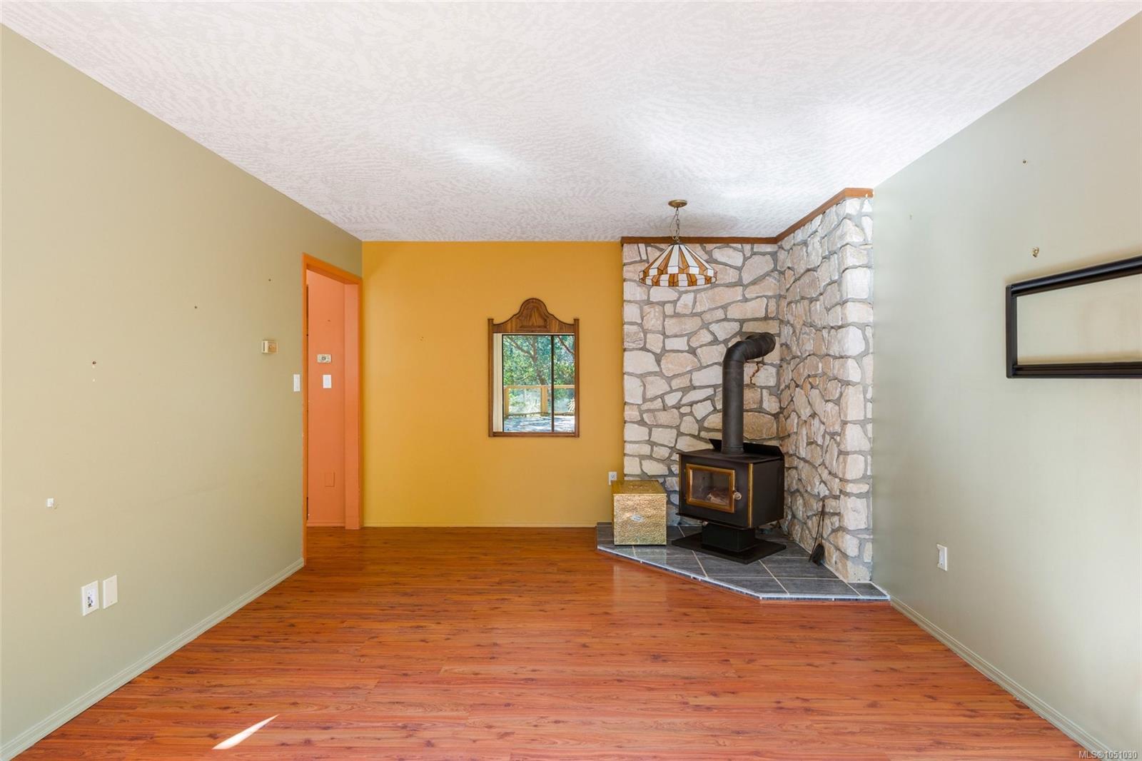 614 Tammy Pl — listing photo 12 of 44