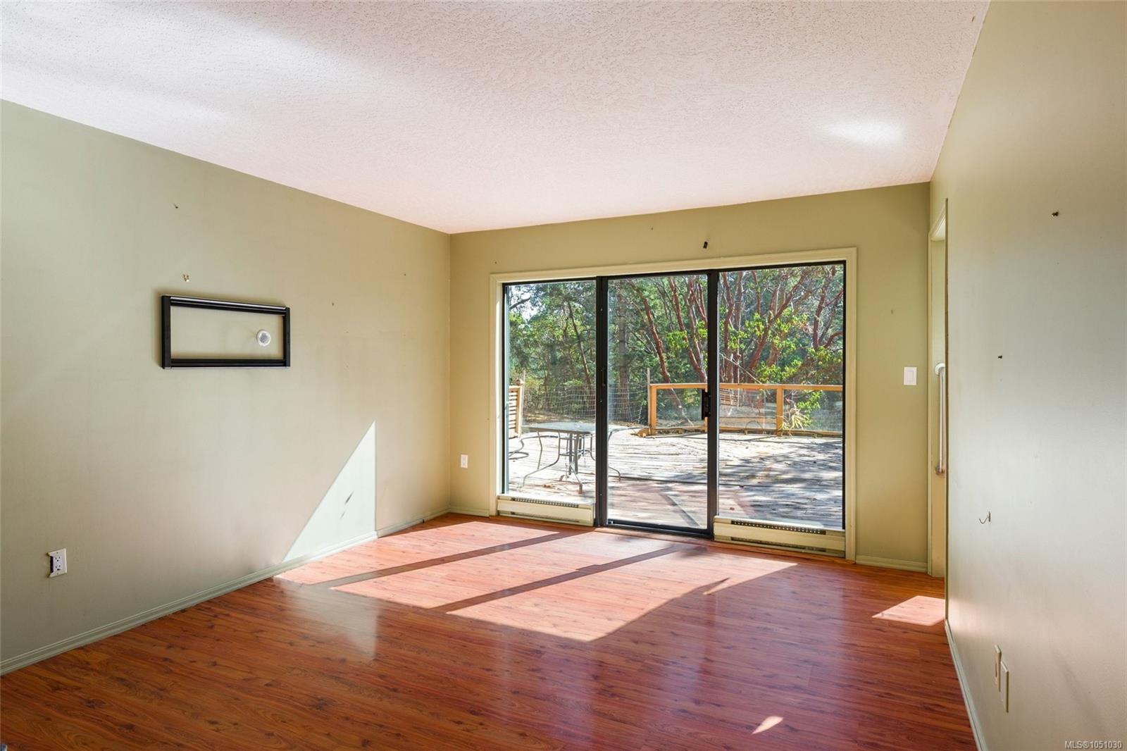 614 Tammy Pl — listing photo 13 of 44