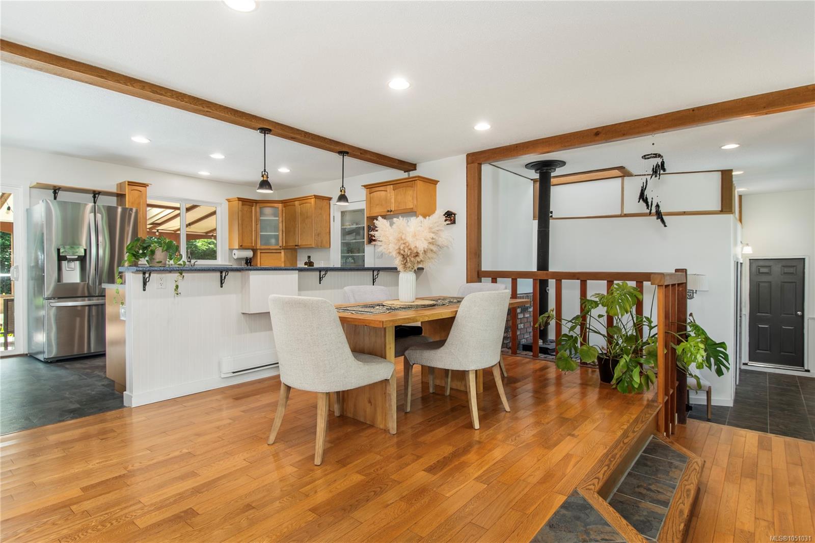 1861 Carlyle Cres — listing photo 12 of 55