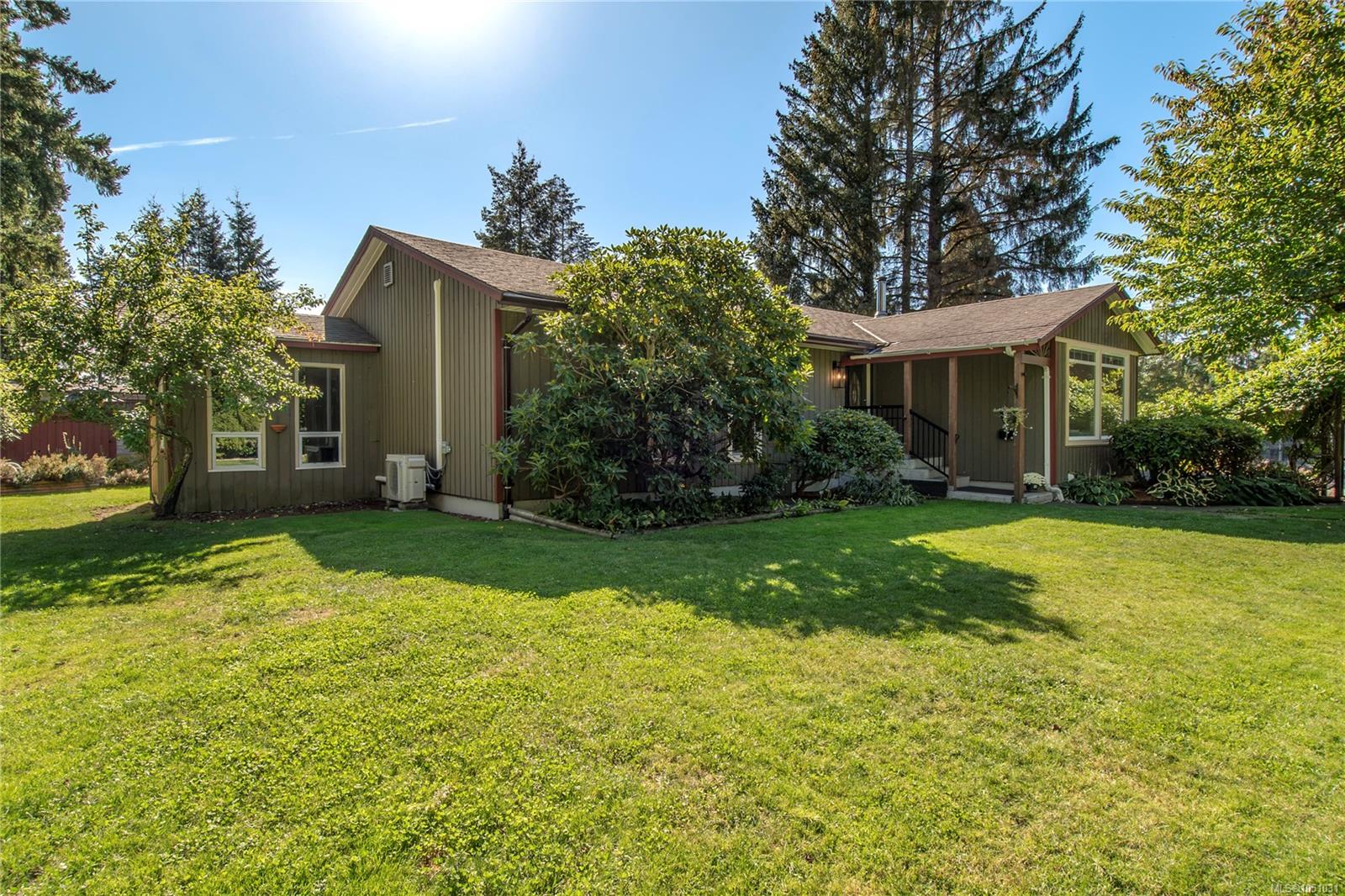 1861 Carlyle Cres — listing photo 5 of 55