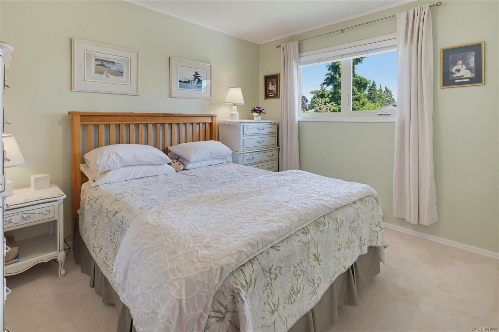 3141 Antrobus Cres — listing photo 12 of 30