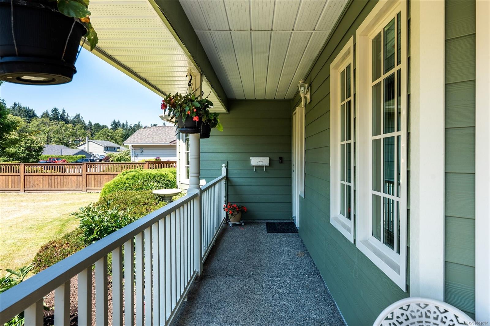 3141 Antrobus Cres — listing photo 3 of 30