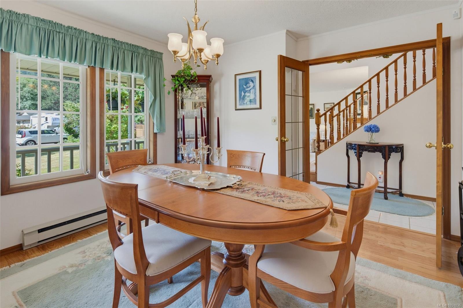 3141 Antrobus Cres — listing photo 4 of 30