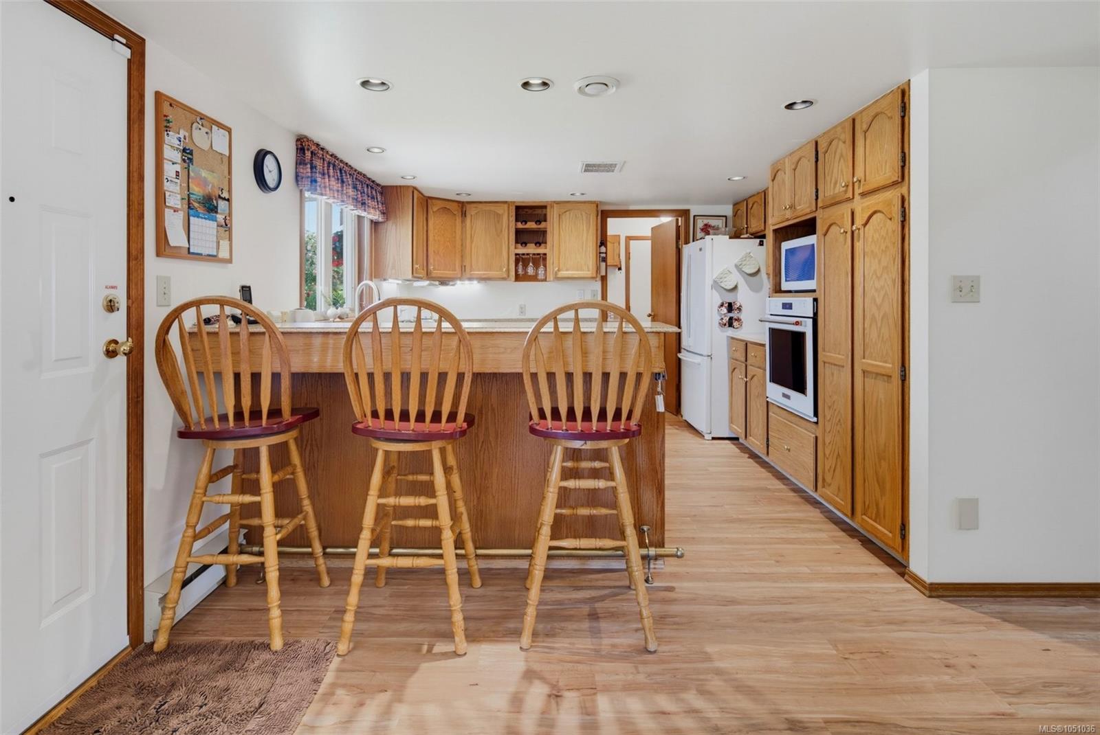 3141 Antrobus Cres — listing photo 7 of 30