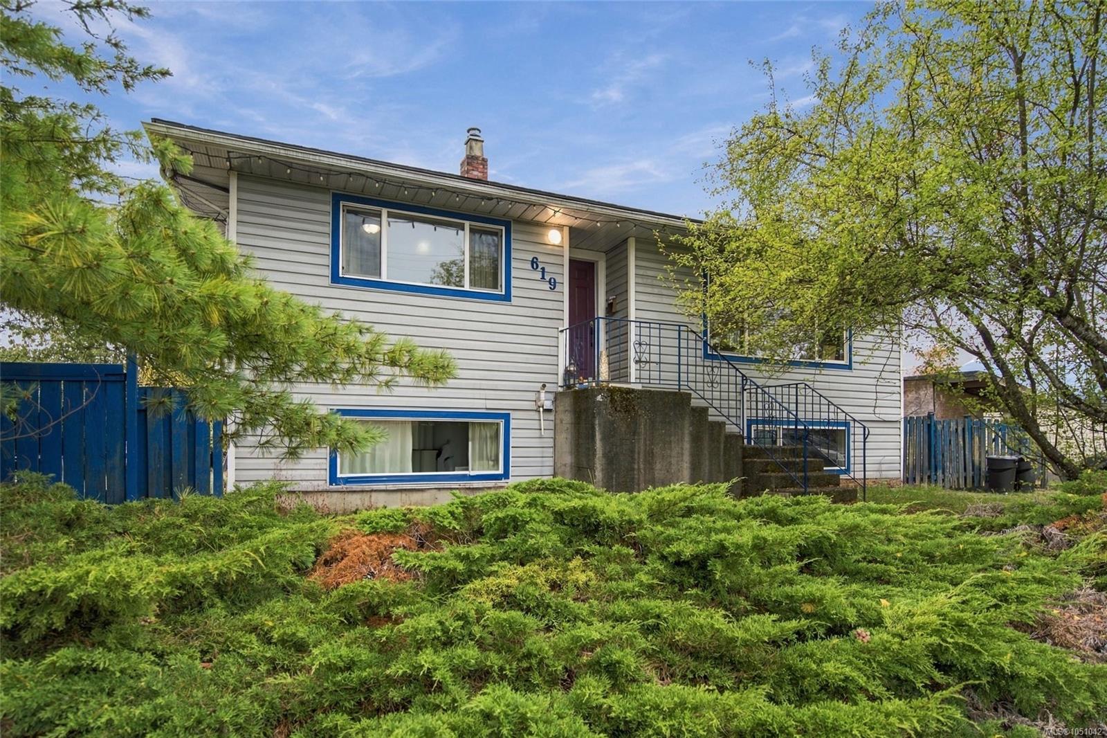 $669,000 - 619 Pine St<br>Nanaimo, British Columbia, V9R 2C7