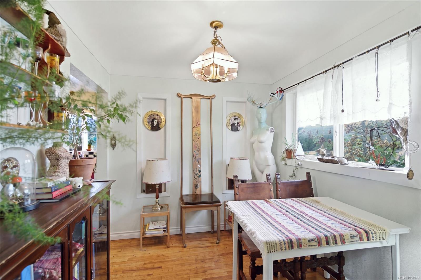 619 Pine St — listing photo 14 of 44