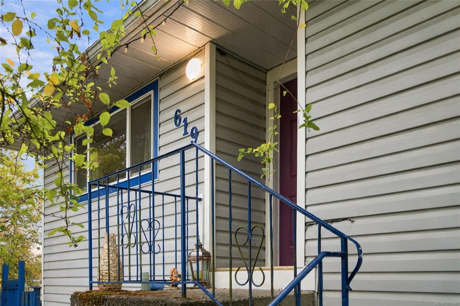 619 Pine St — listing photo 4 of 44