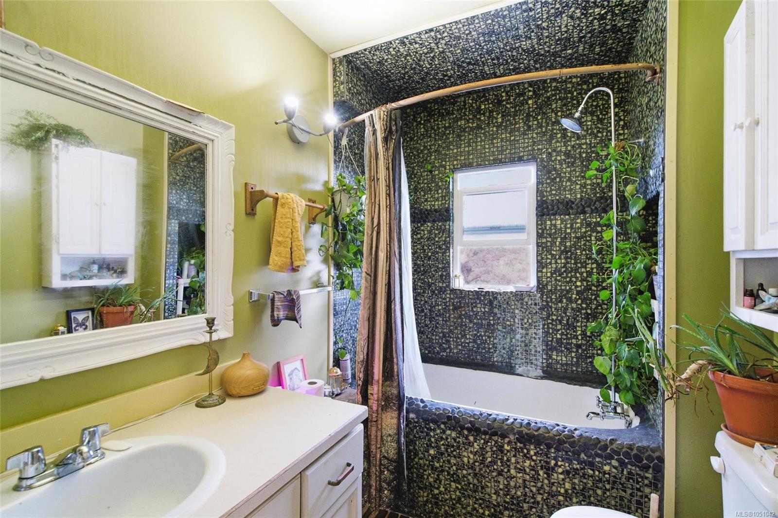 619 Pine St — listing photo 7 of 44